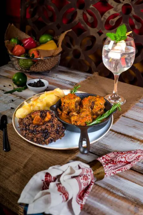Chapotín encendido con arroz y maduros